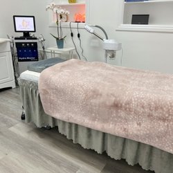 Glowli Health & Beauty - Facial room