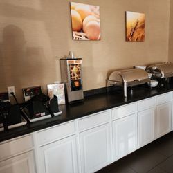 Comfort Suites