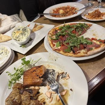 Bistro Six-One - Salmón, spinach dip creamy, salami pizza, sausage pasta - Italian Near Me - Niagara-on-the-Lake, Ontario Bistro Six-One - Salmón, spinach dip creamy, salami pizza, sausage pasta - Italian Near Me - Niagara-on-the-Lake, Ontario
