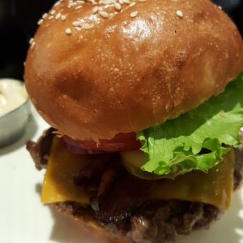 Earls Kitchen + Bar - Burger - New American Near Me - Somerville, Massachusetts
