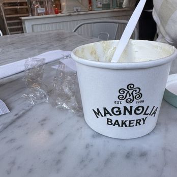 Magnolia Bakery - Classic Banana Pudding Medium - Desserts Near Me - New York, New York Magnolia Bakery - Classic Banana Pudding Medium - Desserts Near Me - New York, New York
