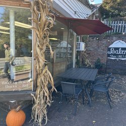 Kandi's Cakes & Bake Shop