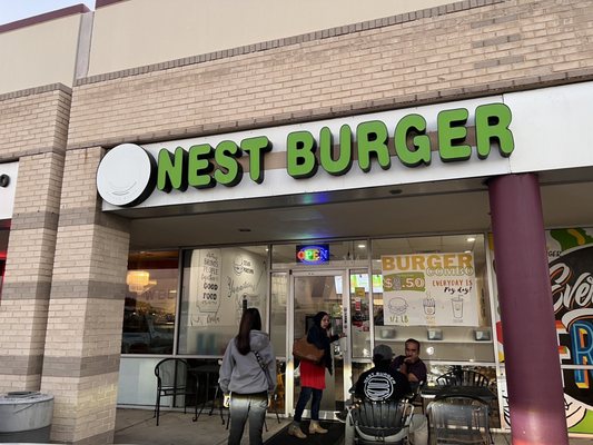 Nest Burger by null