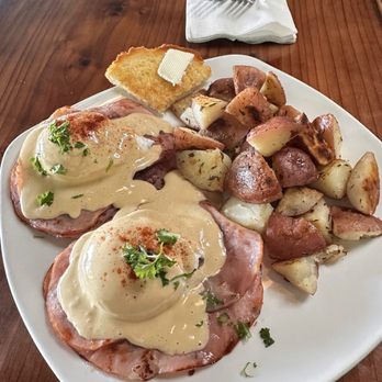 Old Princeton Landing - Eggs Benedict - Seafood Near Me - Half Moon Bay, California