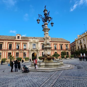 Cathedral de Sevilla - View of the Cathedral from Plaza Nueva - Churches Near Me - Seville, SE Cathedral de Sevilla - View of the Cathedral from Plaza Nueva - Churches Near Me - Seville, SE