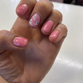 Day Nails & Spa - Shellac mani and design by Ivy - Nail Salons Near Me - Seattle, Washington
