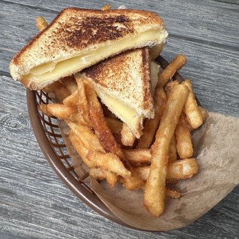 Bear & Crown - Kids grilled cheese - Pubs Near Me - Sacramento, California Bear & Crown - Kids grilled cheese - Pubs Near Me - Sacramento, California