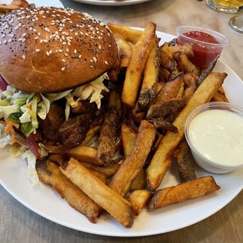 Bossie's Kitchen - Pork Belly Sandwich with fries and aioli. - Wine Bars Near Me - Santa Barbara, California Bossie's Kitchen - Pork Belly Sandwich with fries and aioli. - Wine Bars Near Me - Santa Barbara, California