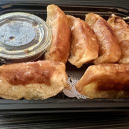 Deep fried chicken dumplings