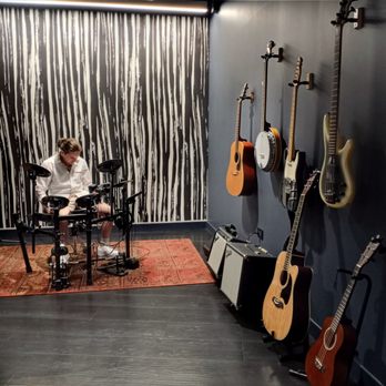Cirrus Condominiums - Music room included in common amenities - Condominiums Near Me - Chicago, Illinois Cirrus Condominiums - Music room included in common amenities - Condominiums Near Me - Chicago, Illinois