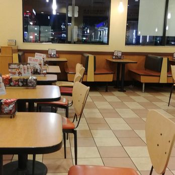 Del Taco - Interior - Breakfast & Brunch Near Me - Orlando, Florida