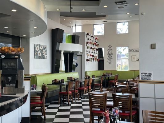 Vineyard cafe by null