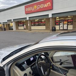Easy Pawn - The damn parking lot of the worst pawnshop I have ever been in