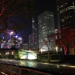 國際金融中心平台花園 - Bring food and drinks to IFC roof top for an evening picnic