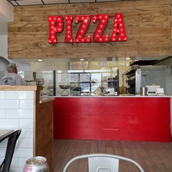 Pizza on the Point - 8 variety's of pizza to choose from on a Tuesday lunch.