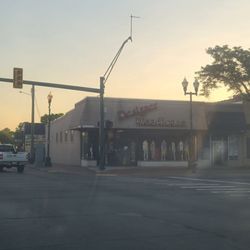 Designer Wearhouse Wayne - Front of business