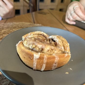 Cuaxiote - Rollo de canela sin pasas - Signature Cuisine Near Me - Comala, COL