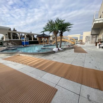 King Spa - Outdoor bade pool from womens side - Massage Therapy Near Me - Chantilly, Virginia