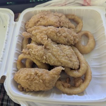 Shakin Crab - Catfish Basket, with onion rings - Cajun/Creole Near Me - Manassas, Virginia