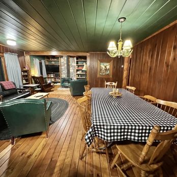 Mackinaw Timbers Cabins - Dining room - Vacation Rentals Near Me - Cadillac, Michigan Mackinaw Timbers Cabins - Dining room - Vacation Rentals Near Me - Cadillac, Michigan