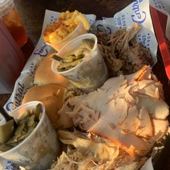 Central BBQ - Combo plate (pulled pork, turkey, pulled chicken) Mac & cheese, green beans & rolls - Barbeque Near Me - Memphis, Tennessee Central BBQ - Combo plate (pulled pork, turkey, pulled chicken) Mac & cheese, green beans & rolls - Barbeque Near Me - Memphis, Tennessee