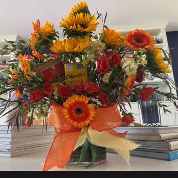 Delicate Flowers - Cheerful boquet! - Floral Designers Near Me - Palm Springs, California Delicate Flowers - Cheerful boquet! - Floral Designers Near Me - Palm Springs, California