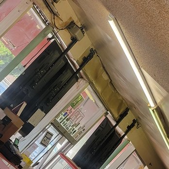 G&D Burgers  - A storm in la puente would mess this restaurant up - Burgers Near Me - La Puente, California