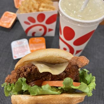 CHICK-FIL-A - Updated November 2024 - 135 Photos & 29 Reviews - 2210 Bridgepointe Pkwy, San