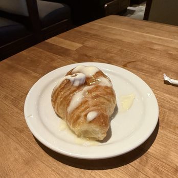 Cheddar's Scratch Kitchen - Honey Butter Croissants - Comfort Food Near Me - Kingsport, Tennessee