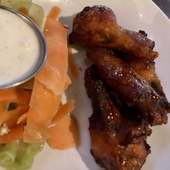Oskar Blues - Denver - AMAZING wings - with honey-sriracha sauce - Brewpubs Near Me - Denver, Colorado Oskar Blues - Denver - AMAZING wings - with honey-sriracha sauce - Brewpubs Near Me - Denver, Colorado