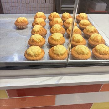 Uncle Tetsu Japanese cheesecake - Bakeries Near Me - Edmonton, Alberta