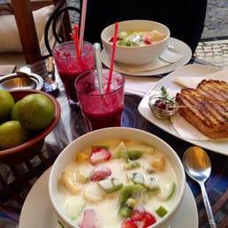 Museli with yogurt and fresh fruit. Beet and apple juice with fresh ginger. Goat cheese and avocado toastie.