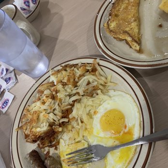 Pacific Diner - Hash browns, sunny side up eggs, sausage links and French toast. - Breakfast & Brunch Near Me - Henderson, Nevada Pacific Diner - Hash browns, sunny side up eggs, sausage links and French toast. - Breakfast & Brunch Near Me - Henderson, Nevada
