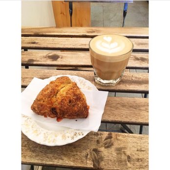 Melk - Scone and Vanilla Latte - Coffee & Tea Near Me - Montreal, Quebec