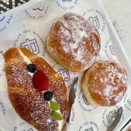 King Donuts and croissant light cream filled with fresh fruit King Donuts and croissant light cream filled with fresh fruit