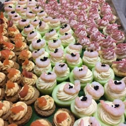 Chateau Lake San Marcos - Canapés for the anniversary party