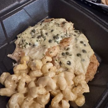 New Baltimore Upscale Dive - Chicken piccata and Mac and cheese - Pizza Near Me - New Baltimore, Michigan