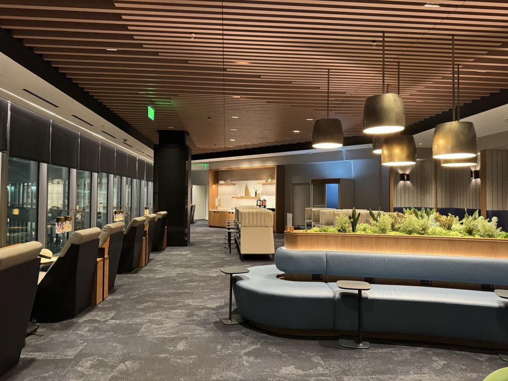 Alaska Lounge - Terminal 1