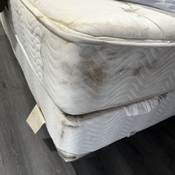 Americas Best Value Inn - Bed bug stains