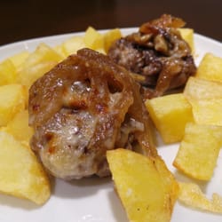 Taverna Guila - Mini Hamburguesitas con cebolla caramelizada