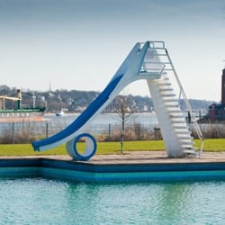 Hallen- und Freibad Finkenwerder - Foto: Bäderland