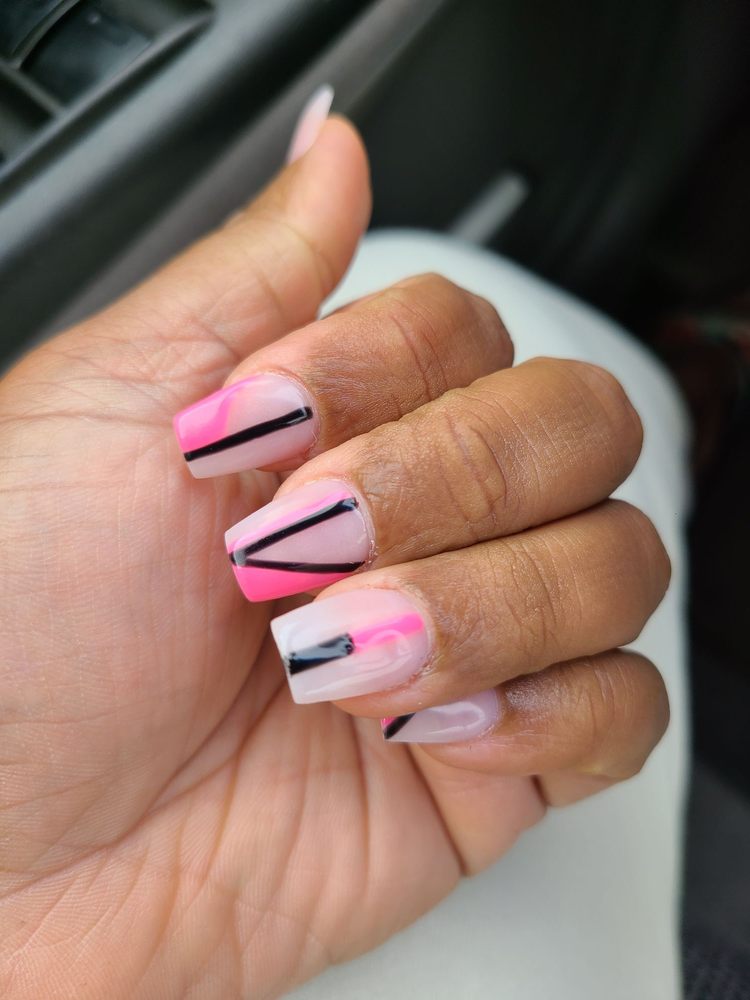 N V Us Nail Salon Logo