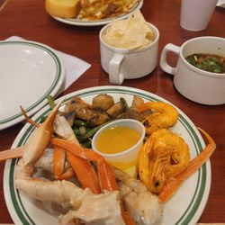 Ocean Buffet - Snow crab legs, salt and pepper shrimp, fired green beans and sauteed mushrooms.