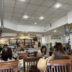 Pho Que Huong - Good size restaurant, have AC and very clean restroom for patrons.