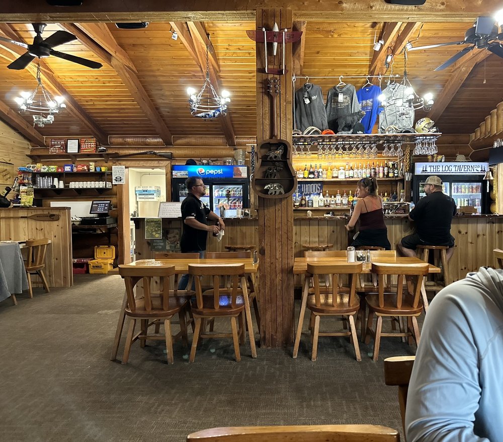 THE LOG TAVERN 1535 Highway 71, Nestor Falls, Ontario, Canada