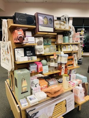 Barnes & Noble by null