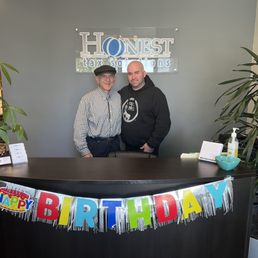Front office where they threw me and other clients born in February a birthday party! Front office where they threw me and other clients born in February a birthday party!