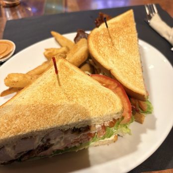 49th State Brewing - Ted Stevens - Chicken club - Brewpubs Near Me - Anchorage, Alaska