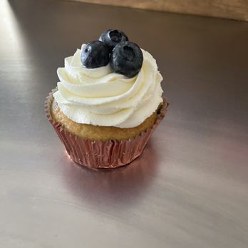 Bumbles Bake Shop - Blueberry cupcake with blueberry filling - Bakeries Near Me - Powell, Ohio