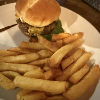 Pier 16 - Dinner Wednesday night 11/12 excellent burger - Cocktail Bars Near Me - Tybee Island, Georgia